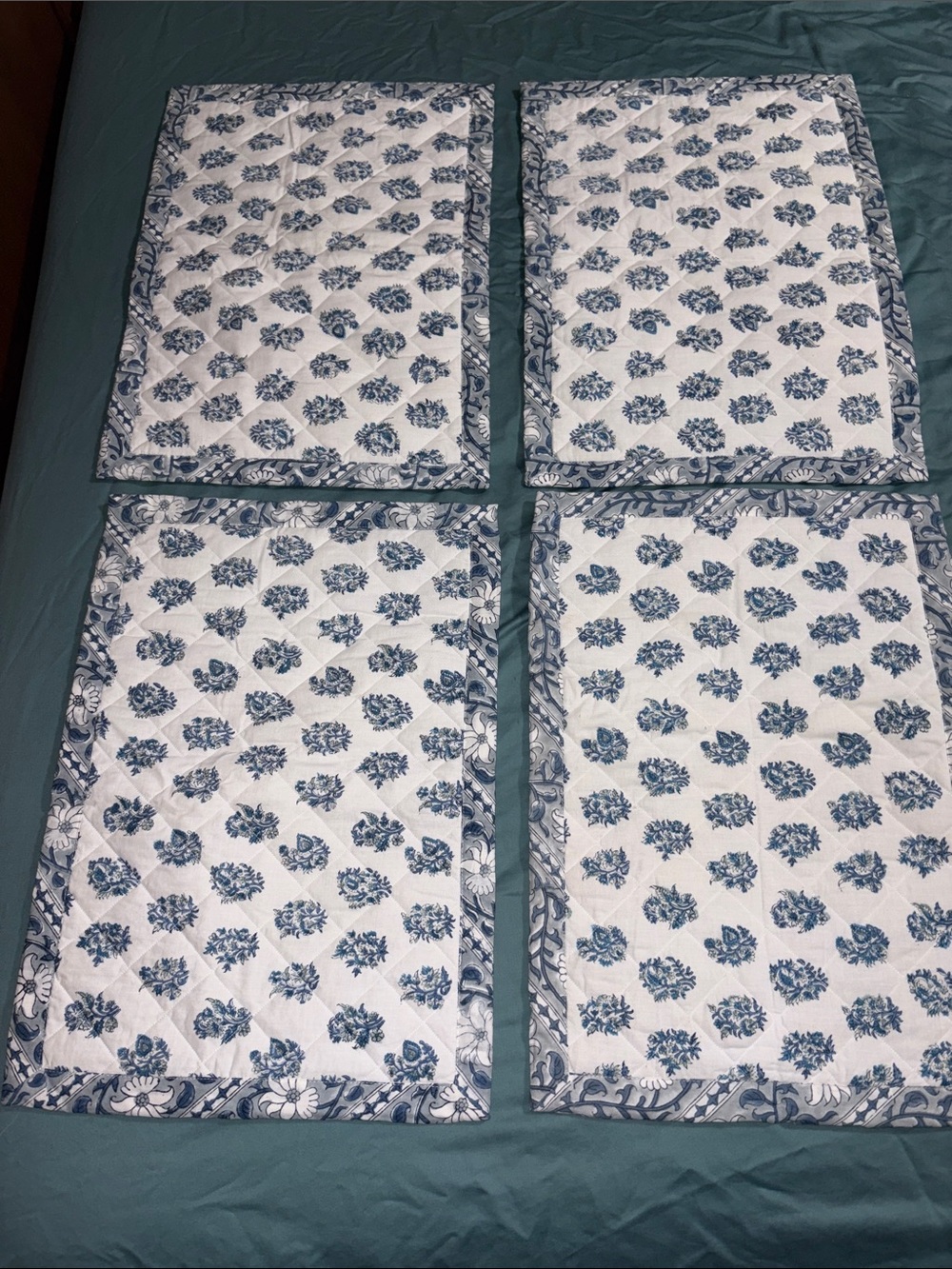 Nwot Pottery Barn placemats floral reversible quilted set of 4
